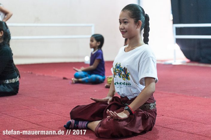 portage über Phare Circus, Cambodia