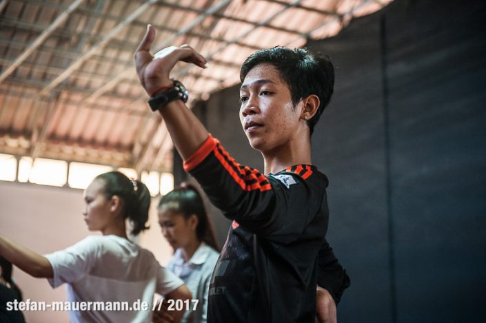 portage über Phare Circus, Cambodia